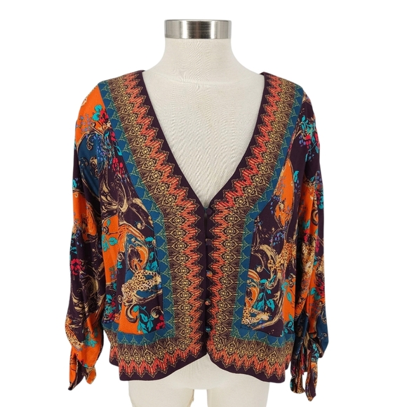 Free People Catch Me If You Can Shirt Cheetah Long Sleeve VNeck Button Top Small - Picture 2 of 10